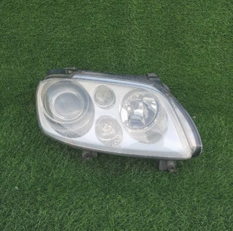 Передняя фара от Volkswagen Touran